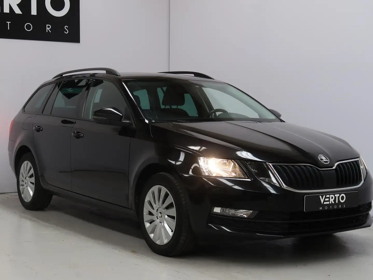 Skoda Octavia Octavia Combi 1.0 TSI DSG Ambition Schwarz - 1
