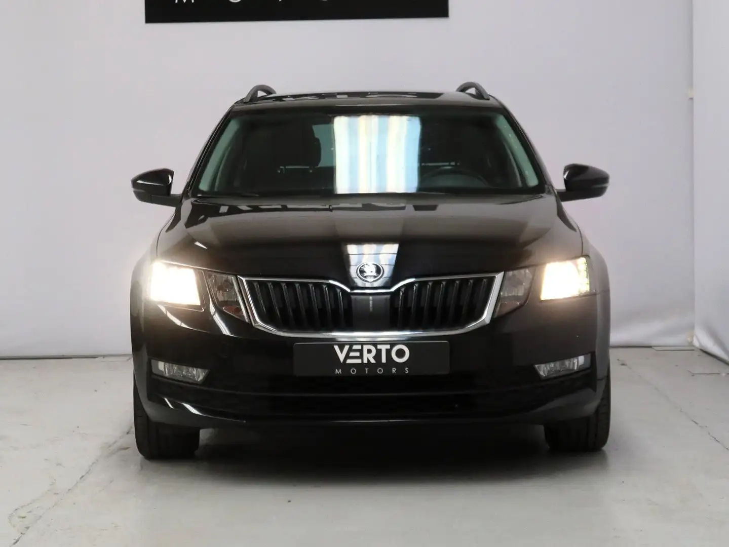 Skoda Octavia Octavia Combi 1.0 TSI DSG Ambition Schwarz - 2