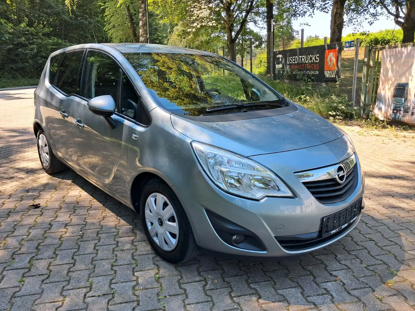 Opel Meriva B Design Edition*TOP*NEU TÜV*GEWAHR Stříbrná - 2