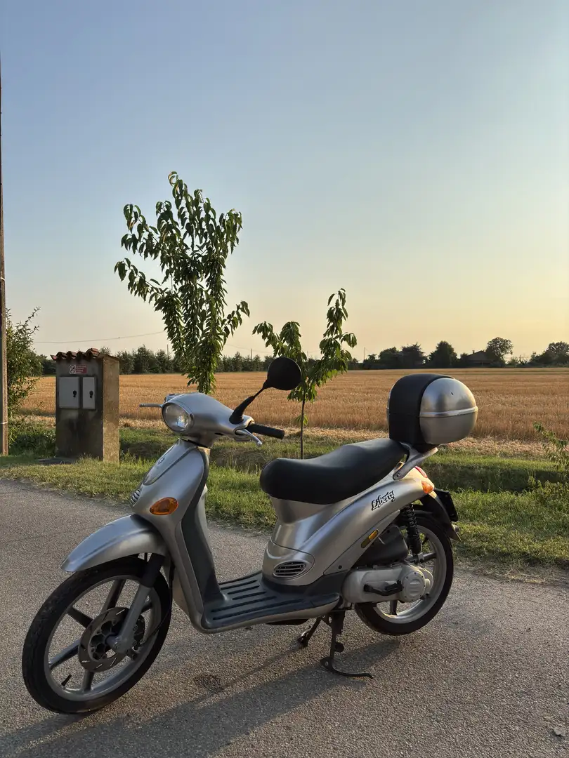 Piaggio Liberty 50 2T Grigio - 2