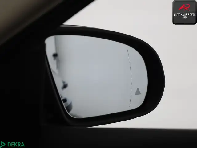 Mercedes-Benz C-Class view 21