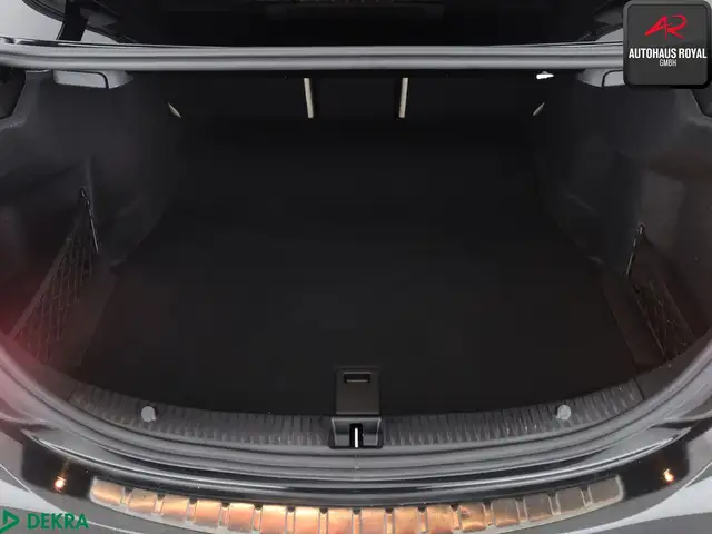 Mercedes-Benz C-Class view 24