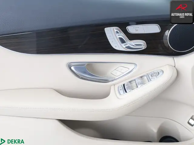 Mercedes-Benz C-Class view 23