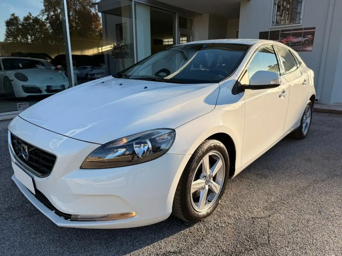 Volvo V40 D2 1.6 Kinetic Bianco - 1