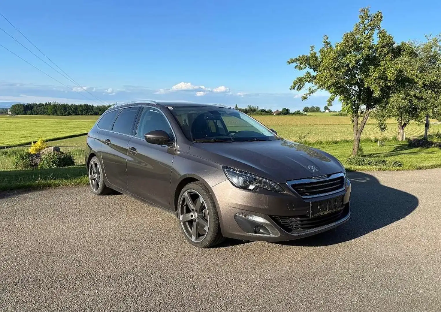 Peugeot 308 SW 2,0 BlueHDi 150 Allure 17" Felgen Braun - 1