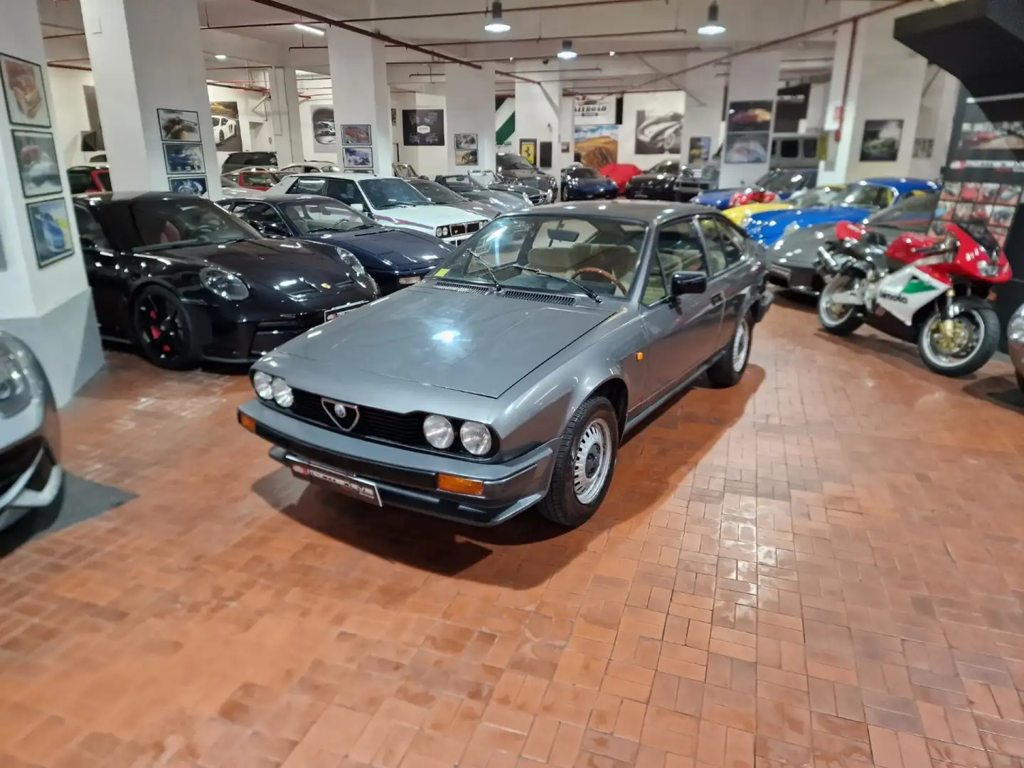 Alfa Romeo Alfetta 2.0 GT VELOCE  Asi Oro Unipro' Clima CONSERVATA Grigio - 1