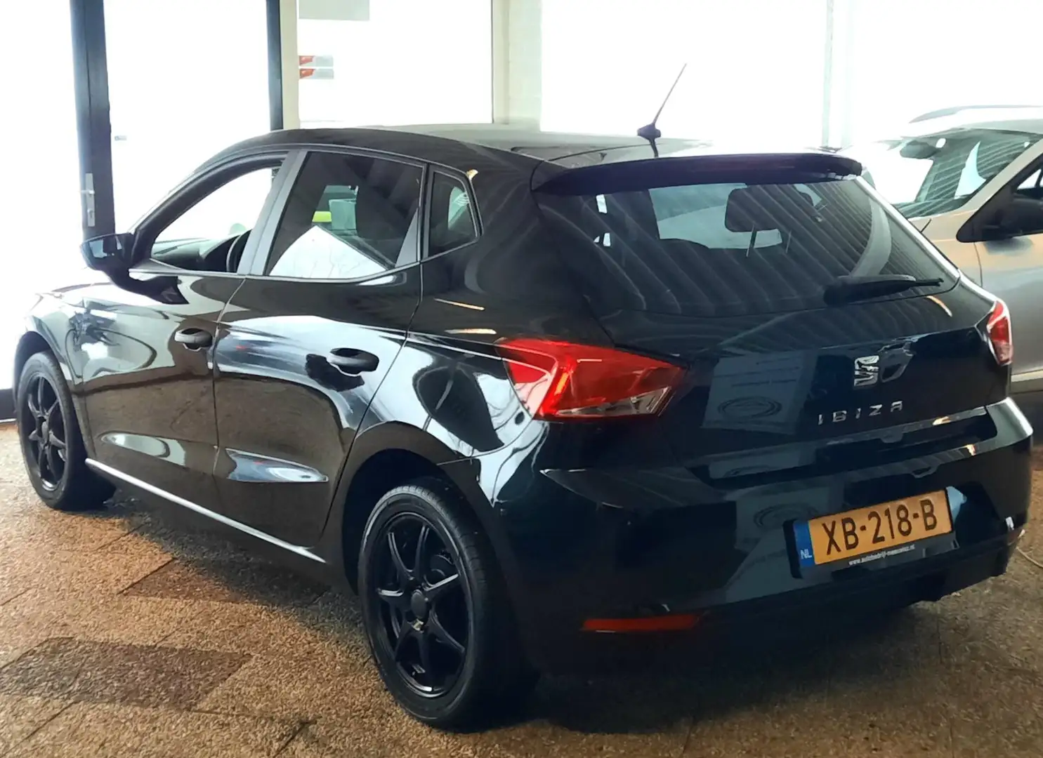 SEAT Ibiza 1.0 Reference Black Edition Airco Cruise NAP Noir - 2