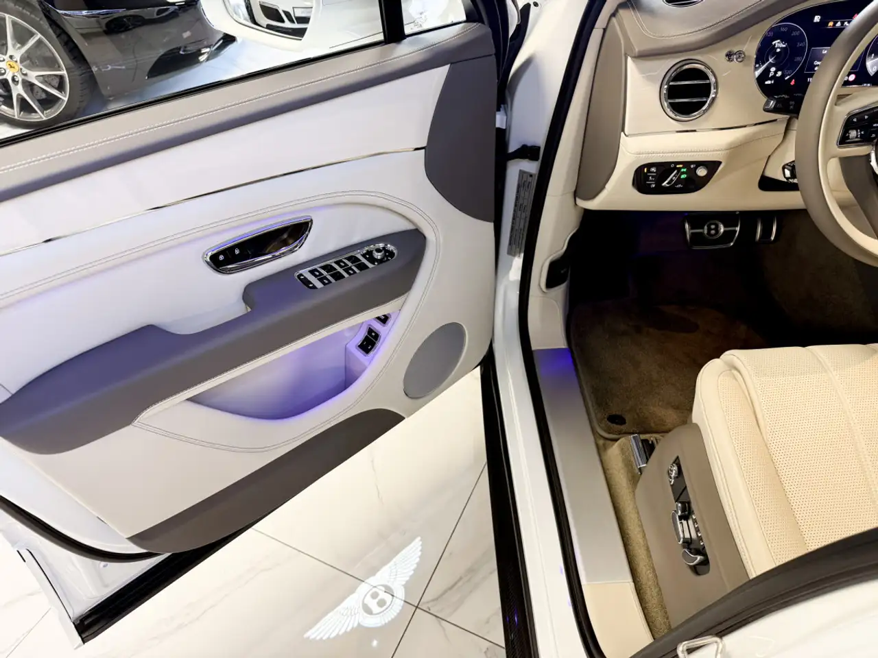 Bentley Bentayga 2023 — фото 13