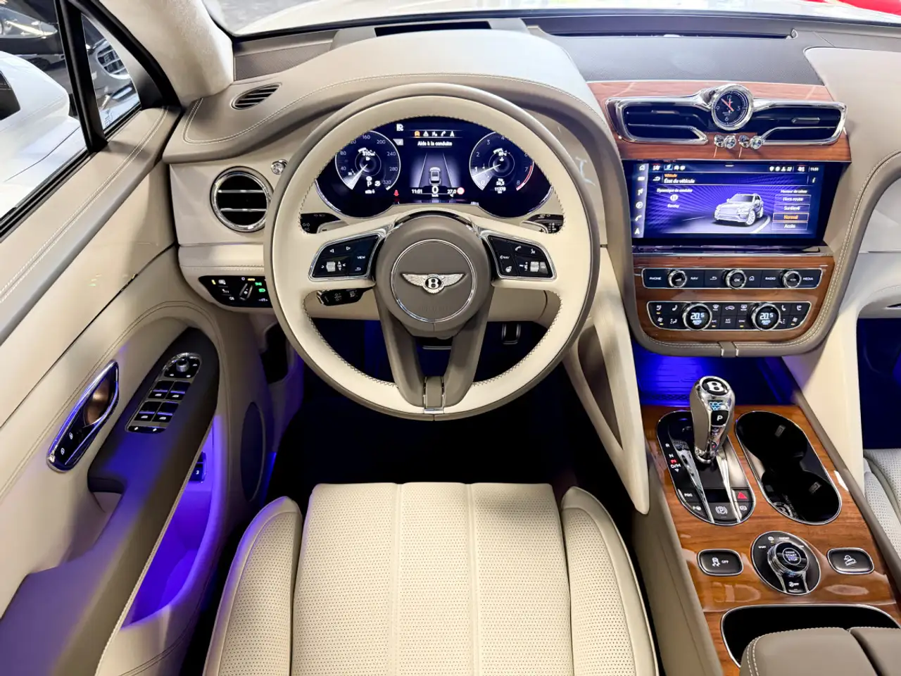 Bentley Bentayga 2023 — фото 10
