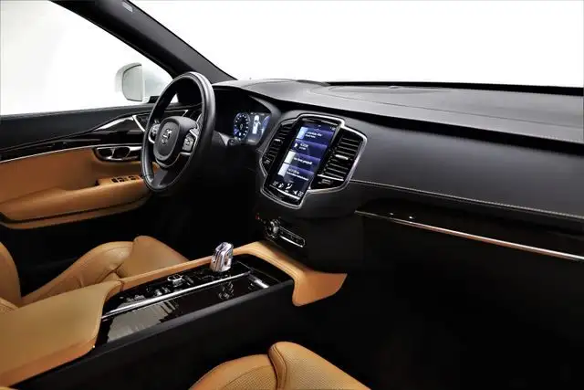 Volvo XC90 view 12
