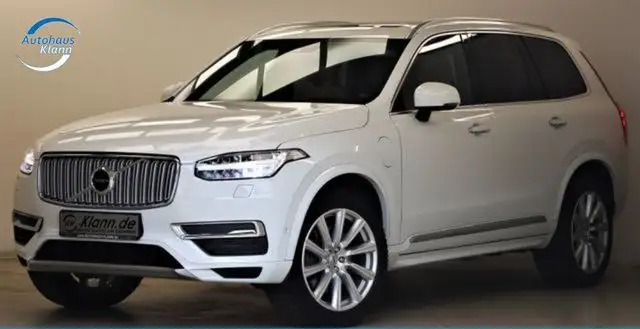 Volvo XC90 view 3