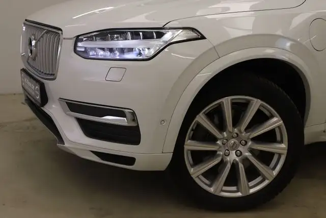 Volvo XC90 view 9