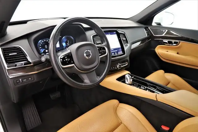 Volvo XC90 view 10