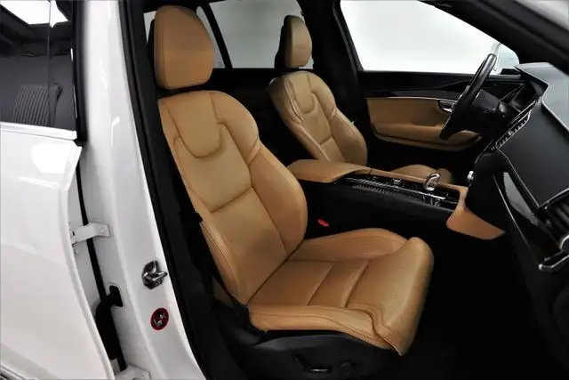 Volvo XC90 view 13