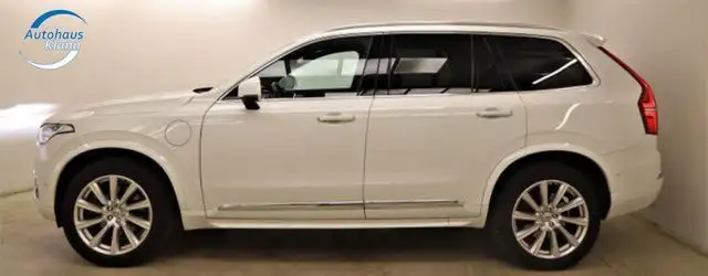 Volvo XC90 view 8