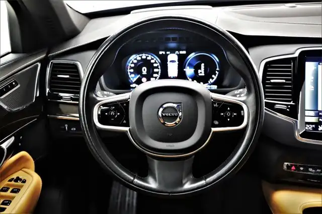 Volvo XC90 view 15