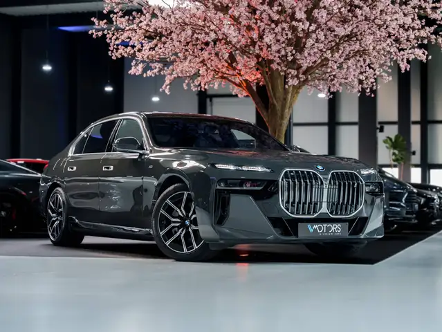 BMW i7 xDrive60 - 101.7 kWh - M Sport - Executive Lounge - Theatre Screen - Bowers & Wilkins - Sky Lounge - Crystal Lights