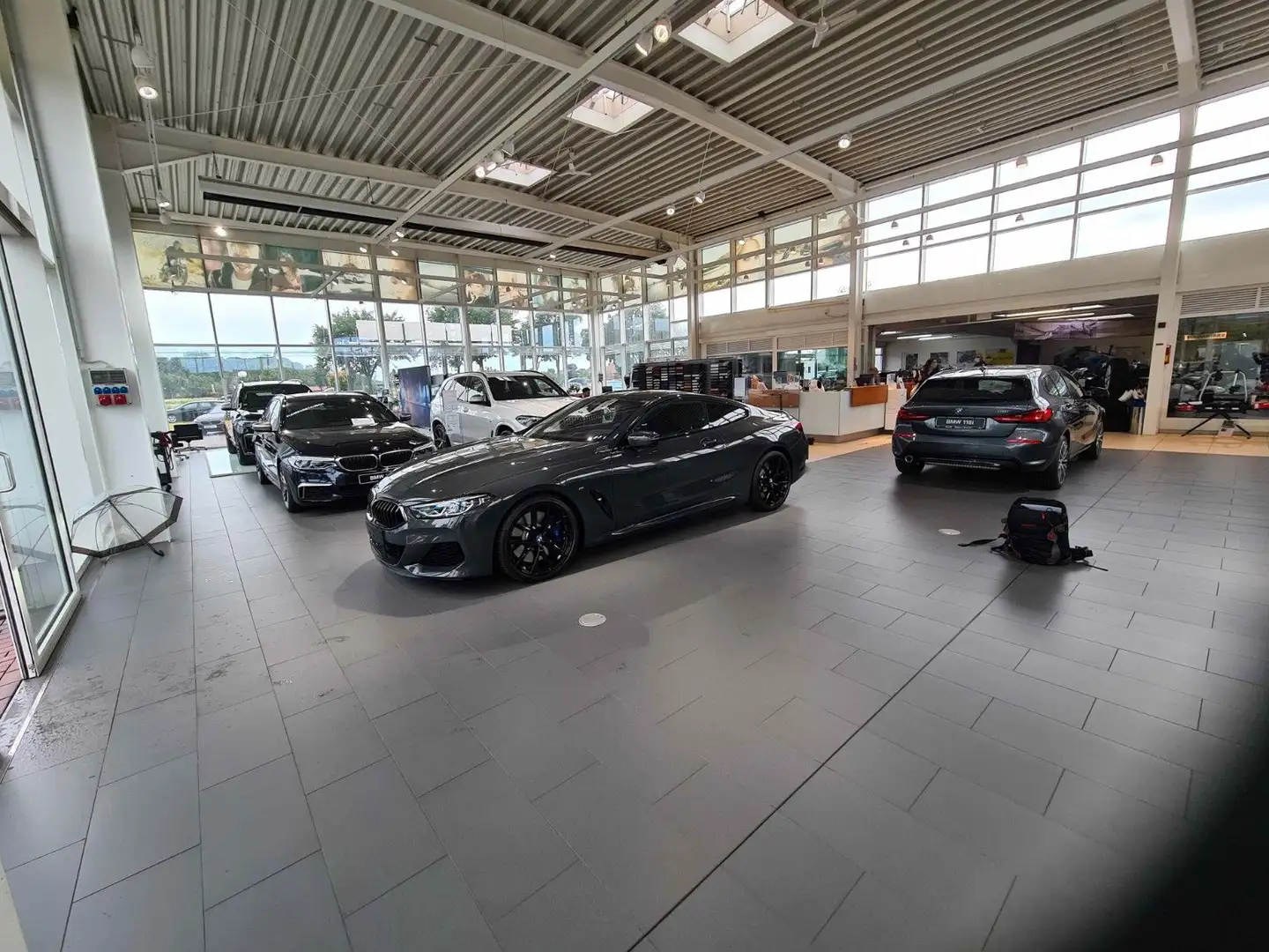 BMW M850 Baureihe 8 Coupe M850 i xDrive Grau - 2