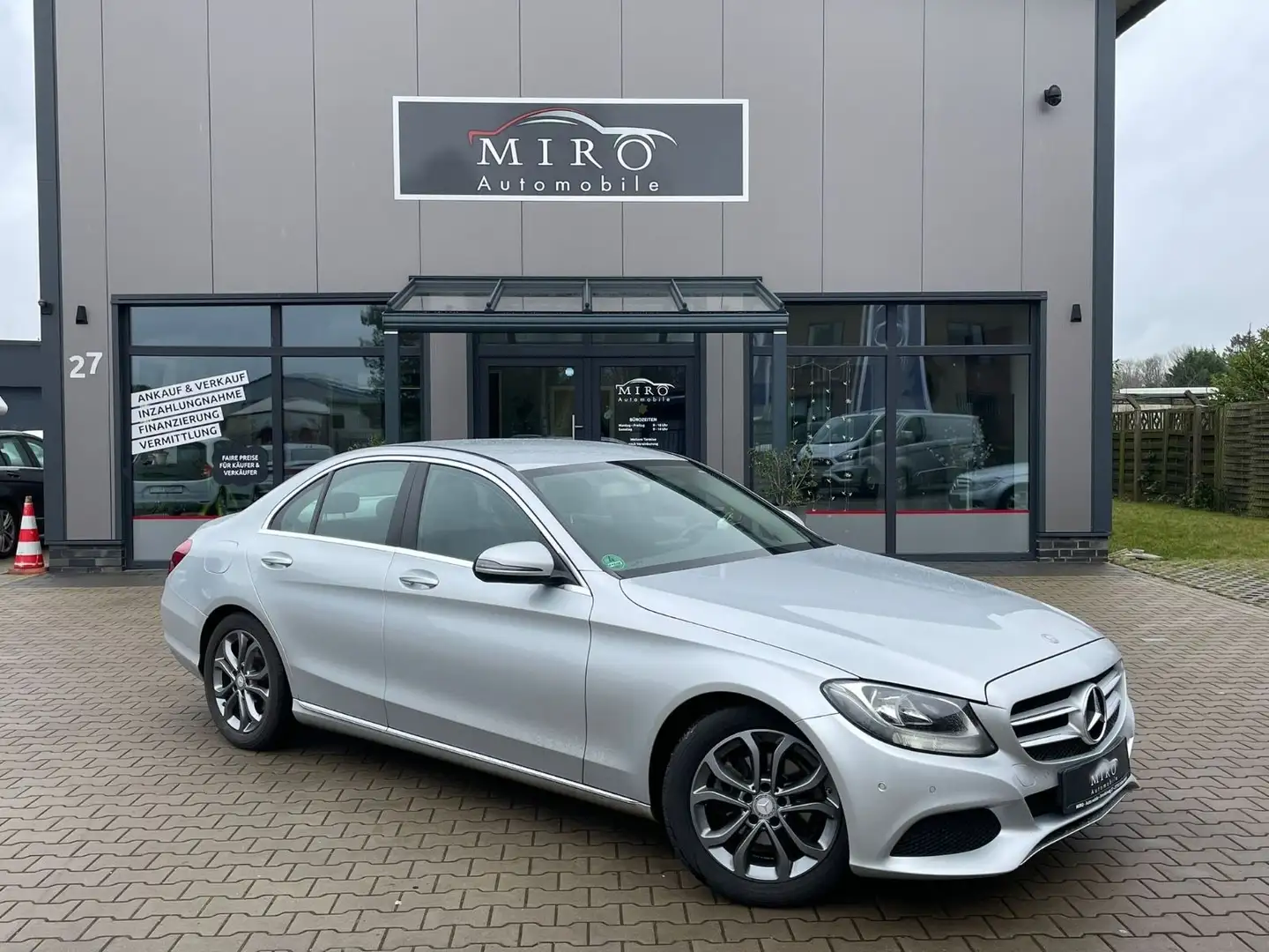Mercedes-Benz C 180 Lim.  / Automatik/ AHK/ T-LEDER Ezüst - 1
