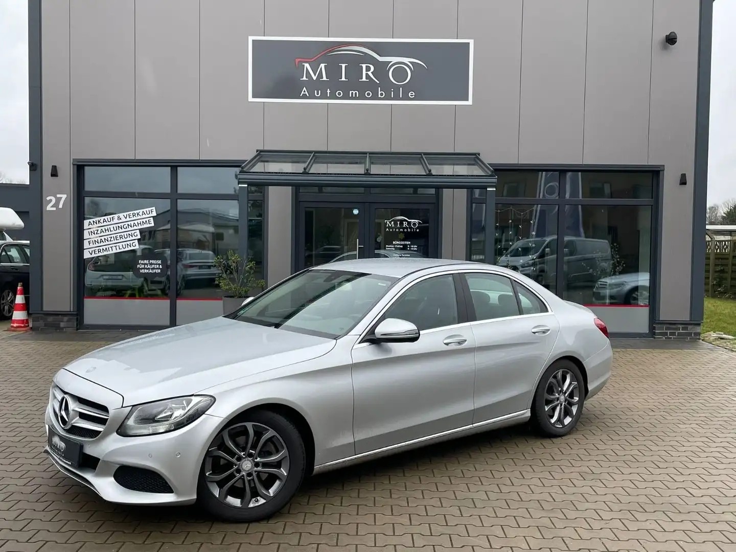Mercedes-Benz C 180 Lim.  / Automatik/ AHK/ T-LEDER Ezüst - 2