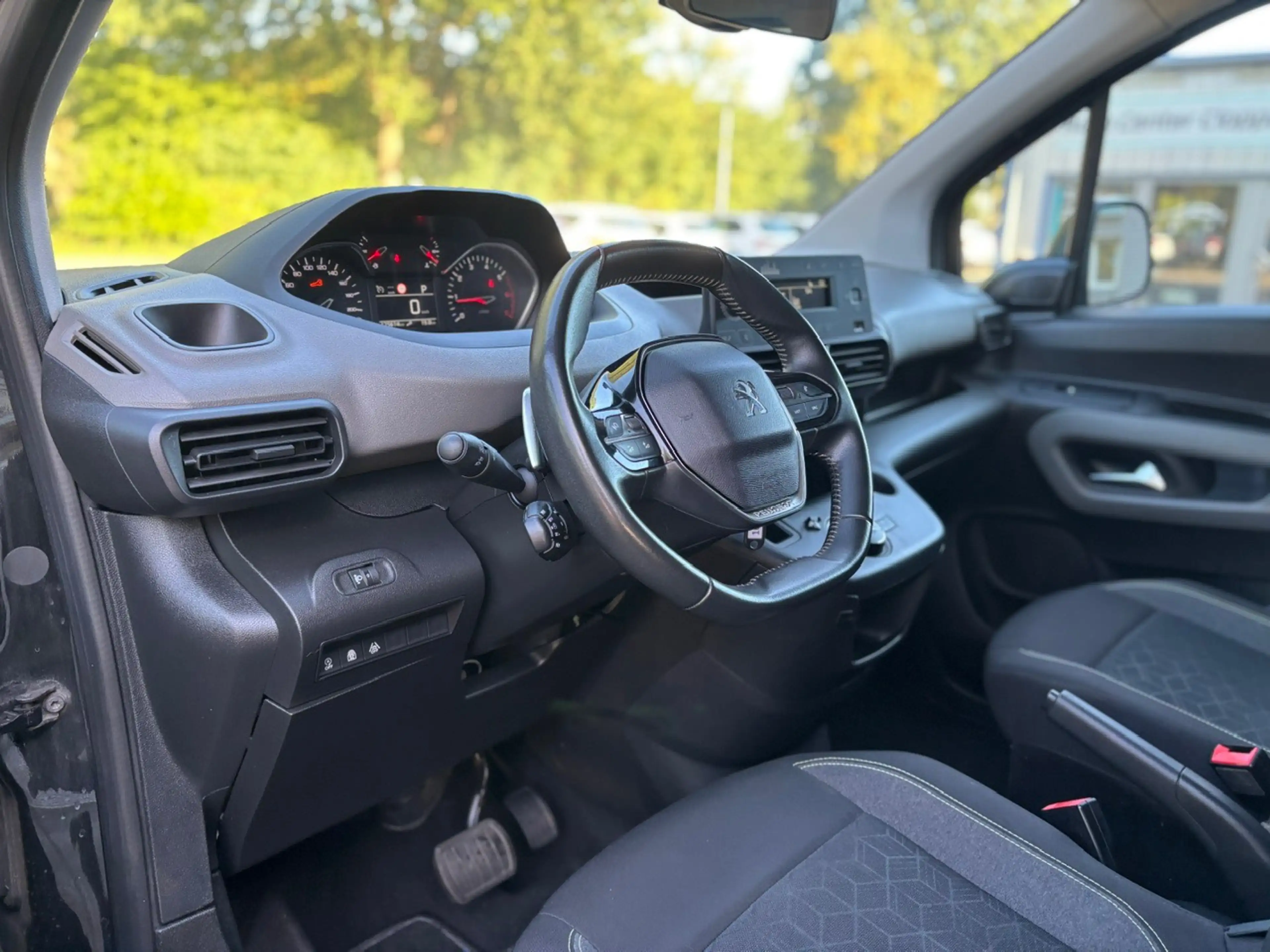 Peugeot Rifter 1,2 / e-THP / PureTech Automatik / "Active" — photo 11