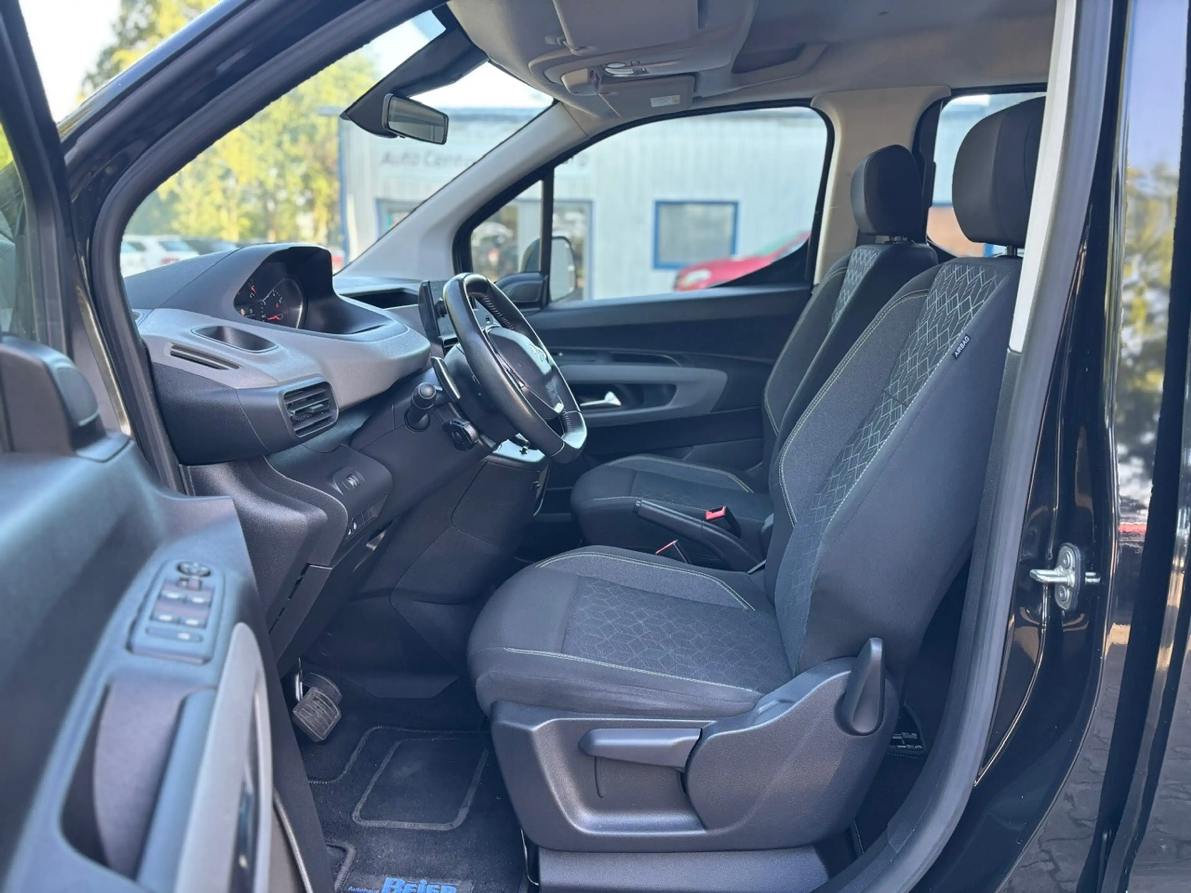 Peugeot Rifter 1,2 / e-THP / PureTech Automatik / "Active" — photo 12