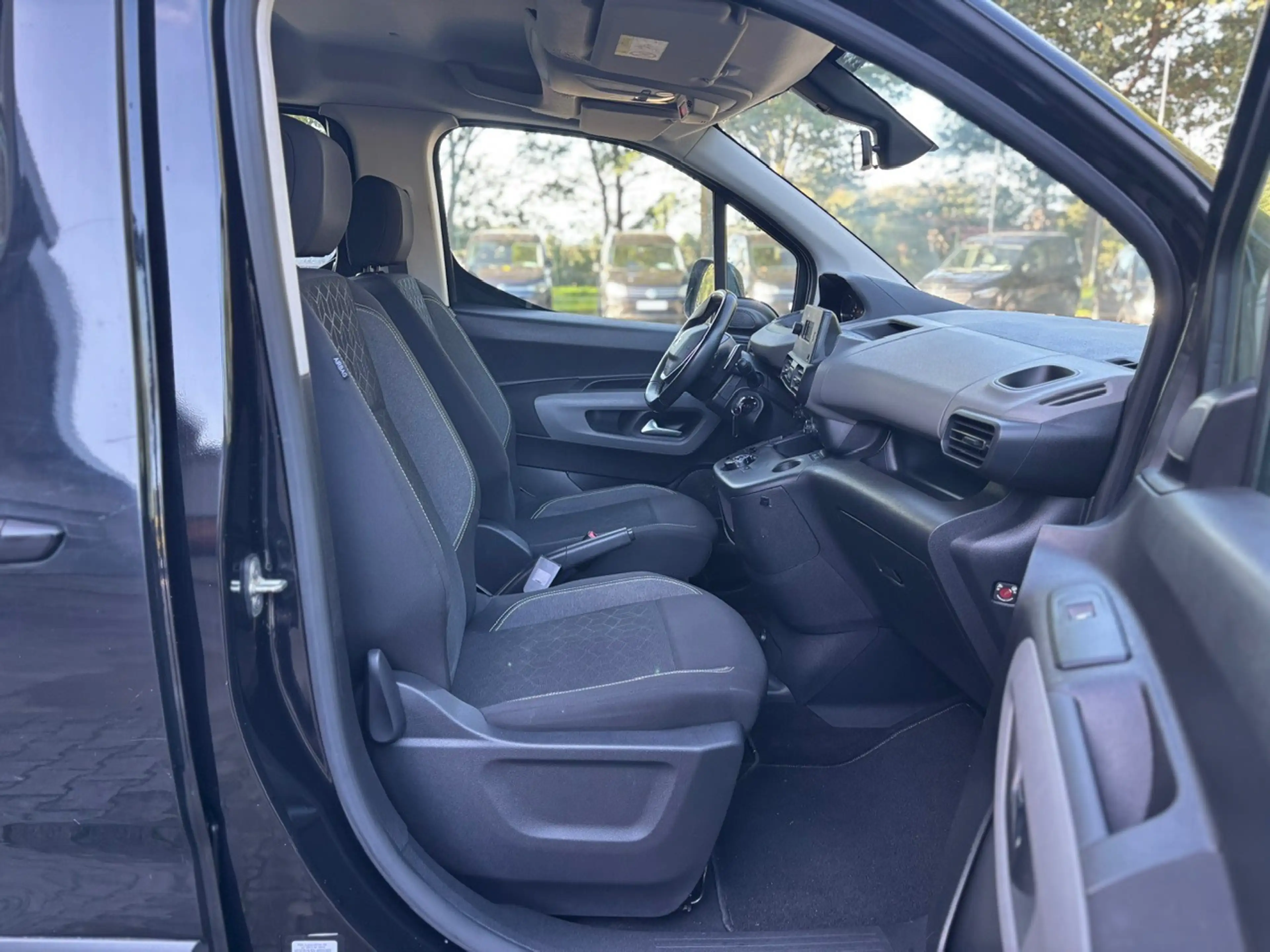 Peugeot Rifter 1,2 / e-THP / PureTech Automatik / "Active" — photo 14