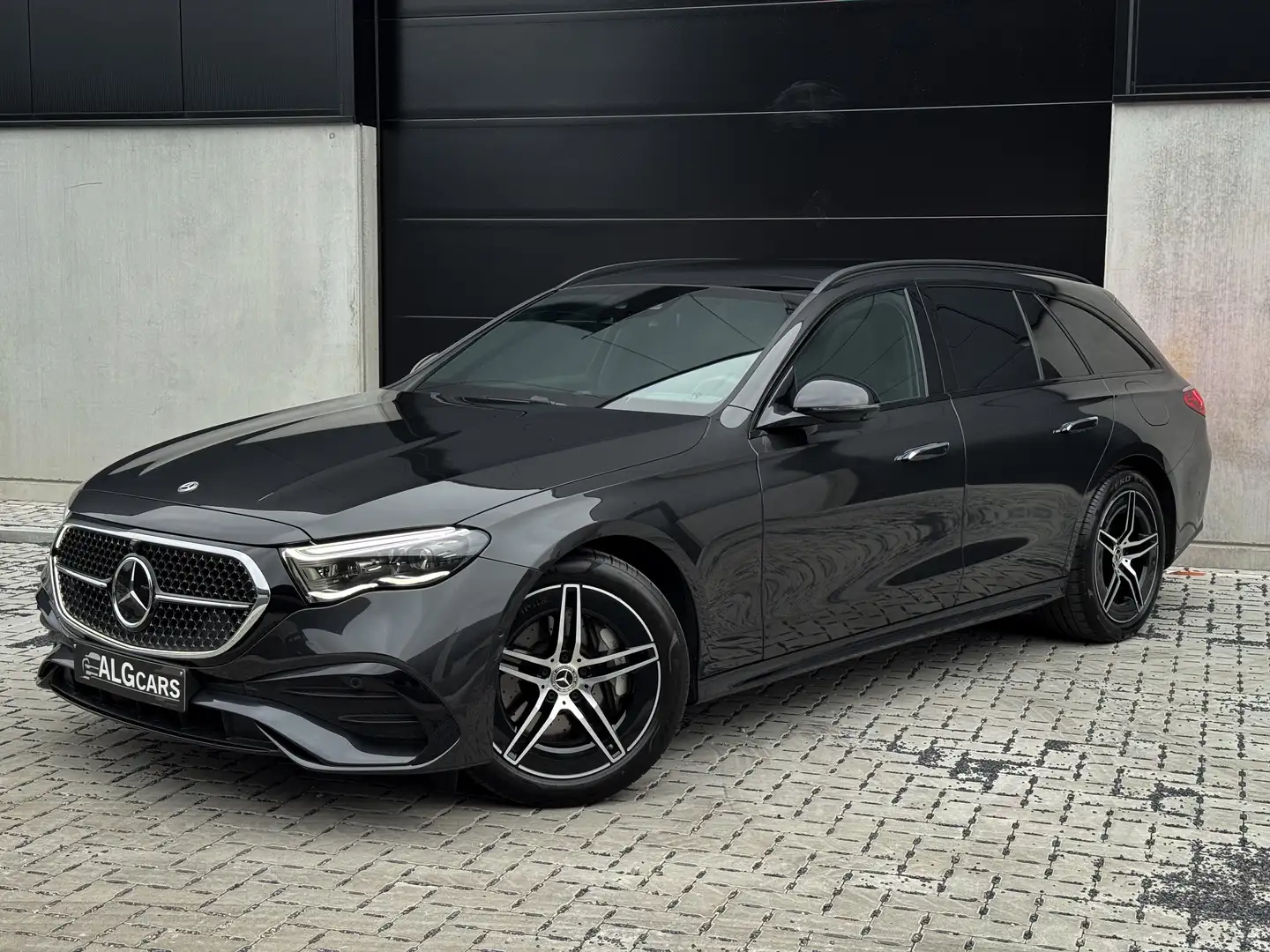 Mercedes-Benz E 300 e Break AMG Line Night Edition / Full Option!! Grijs - 1
