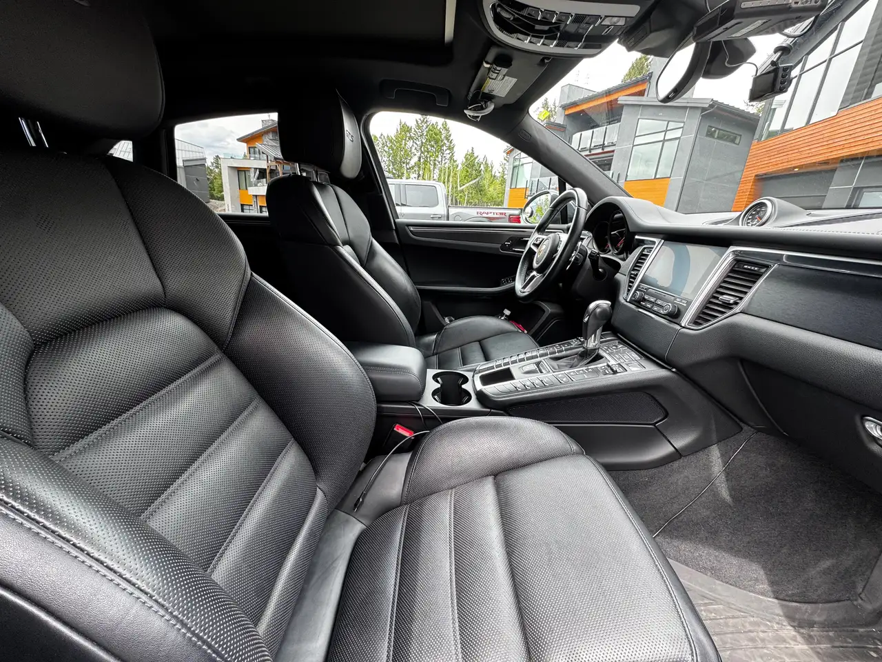 Porsche Macan снимка Porsche Macan