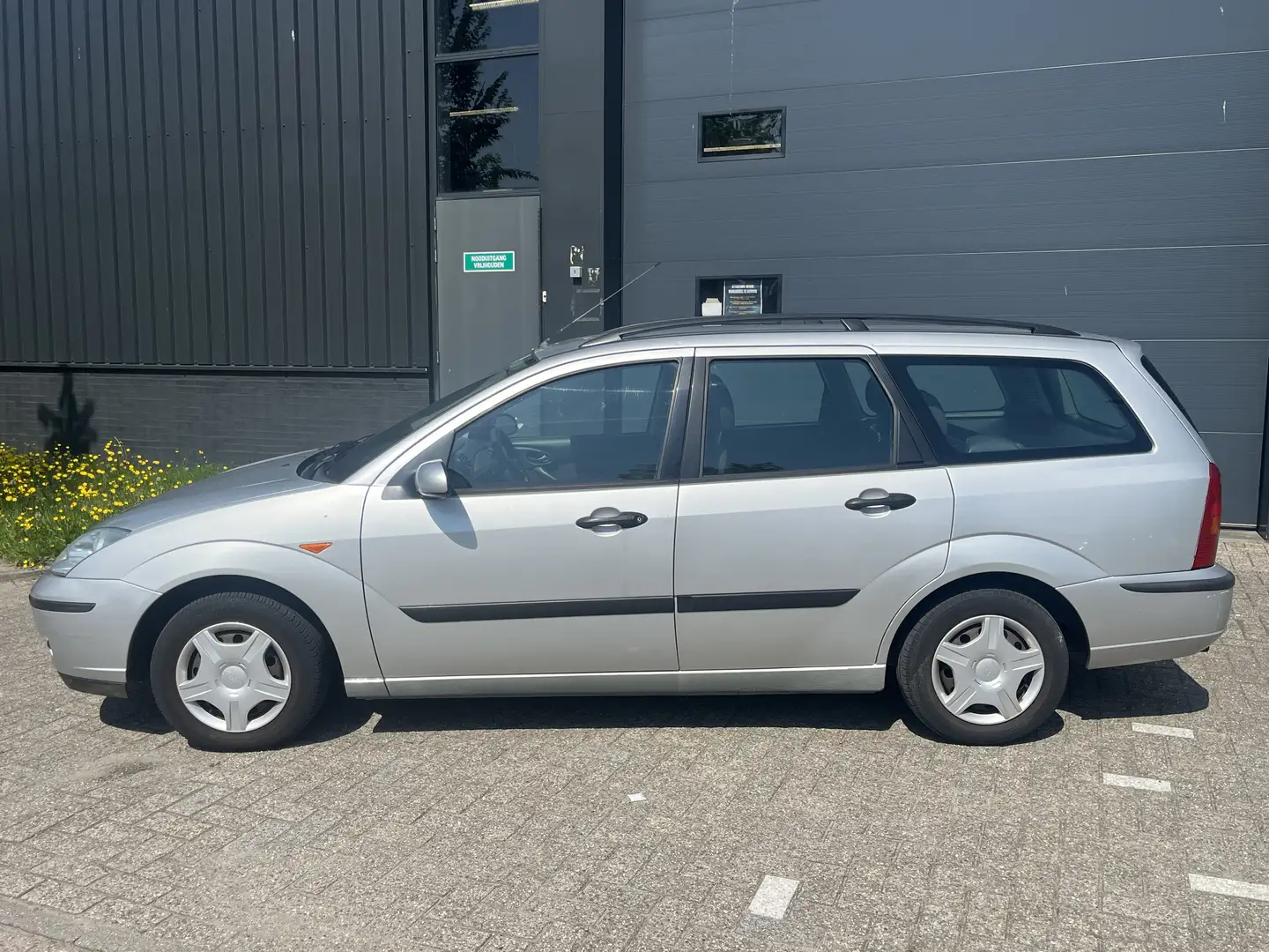 Ford Focus 1.6-16V Cool Edition APK NAP AIRCO Grijs - 2