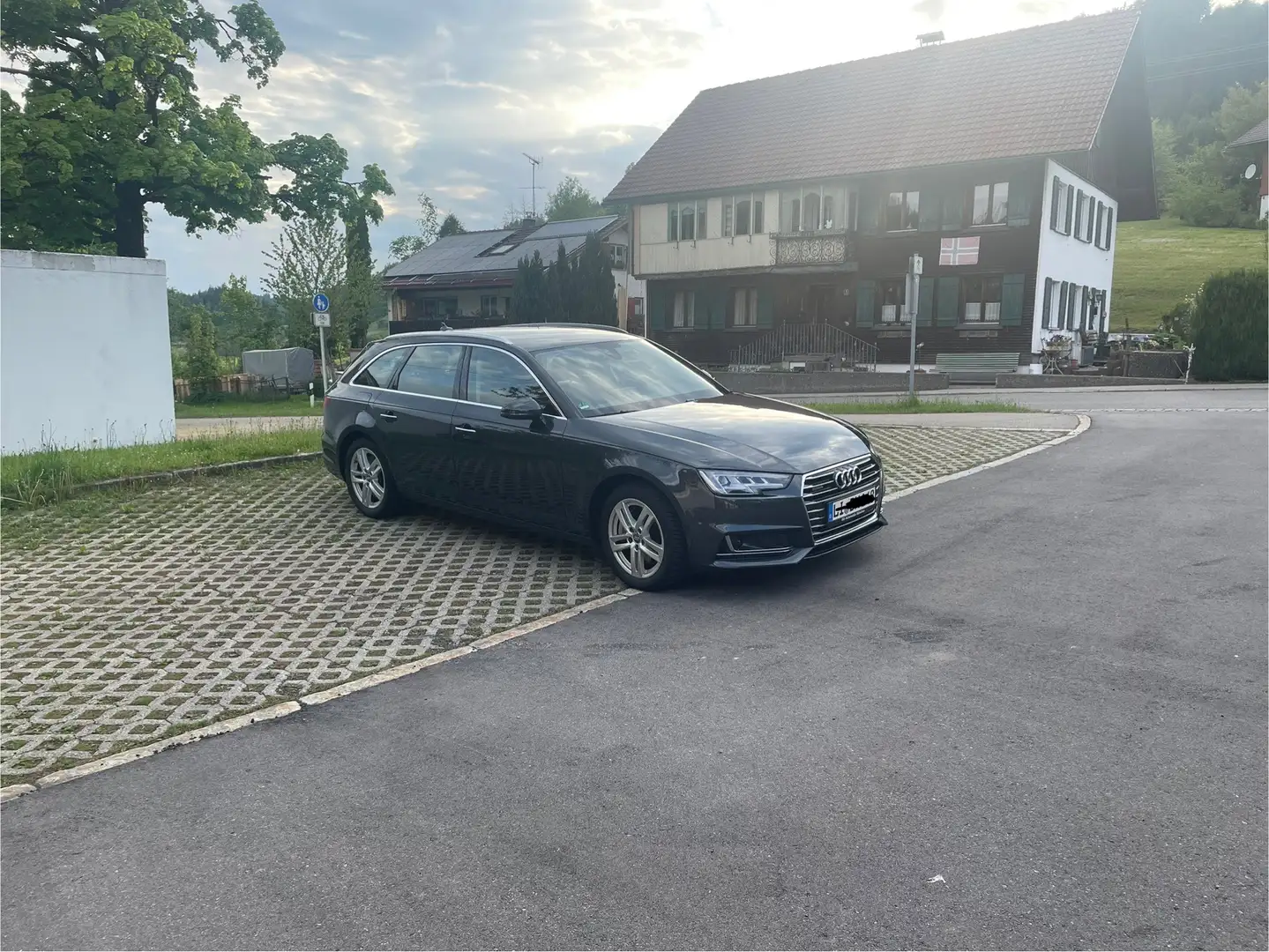 Audi A4 45 TFSI quattro design Grau - 2