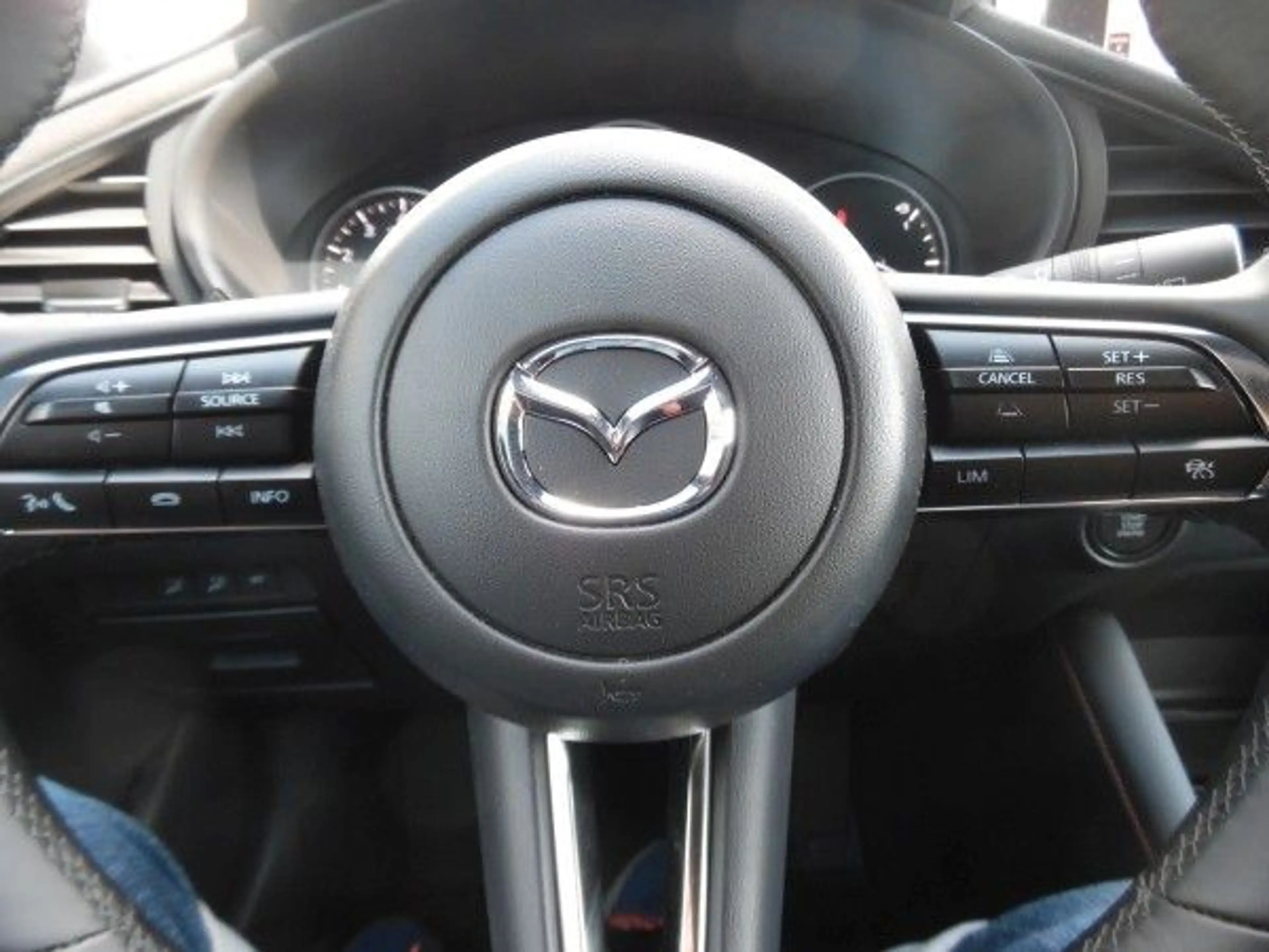 Mazda 3 e-SKYACTIV G 140 Nagisa Automatik — photo 14