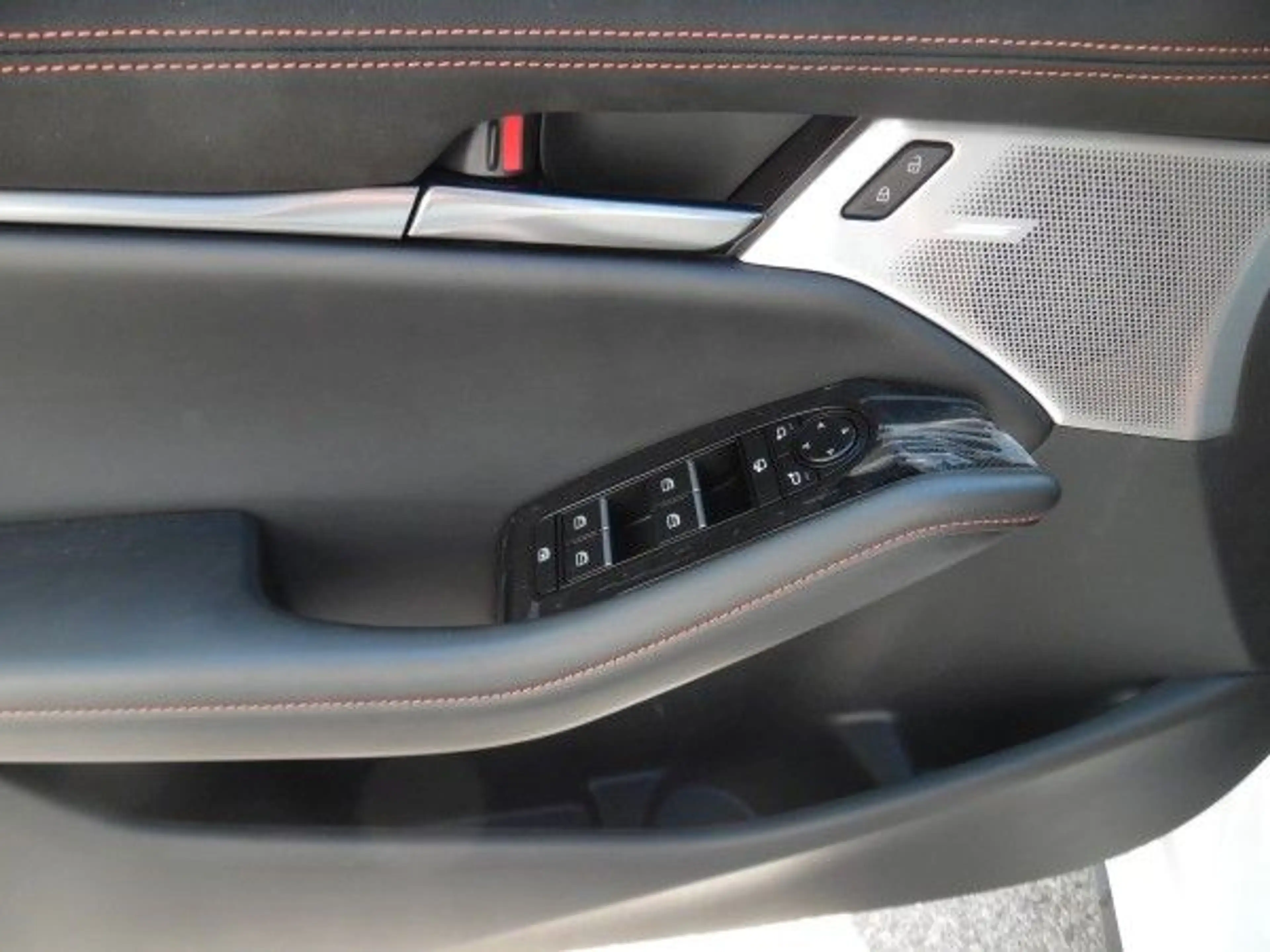 Mazda 3 e-SKYACTIV G 140 Nagisa Automatik — photo 3