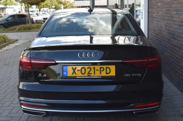 Audi A4 view 8