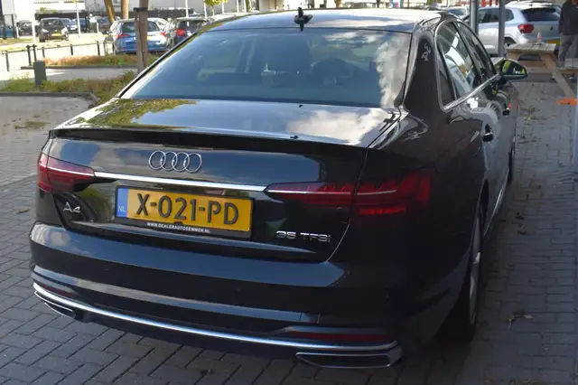 Audi A4 view 10