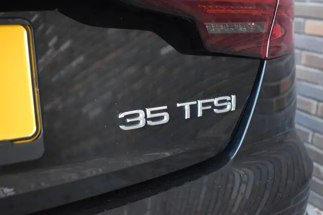 Audi A4 view 11