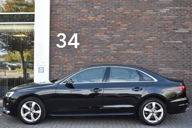 Audi A4 view 9
