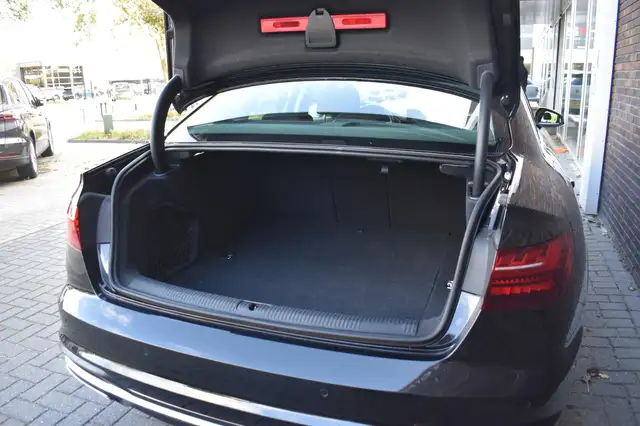 Audi A4 view 6