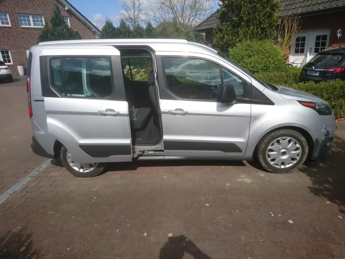 Ford Tourneo Connect Grand Tourneo Connect 1.5TDCi Ambiente Silber - 1