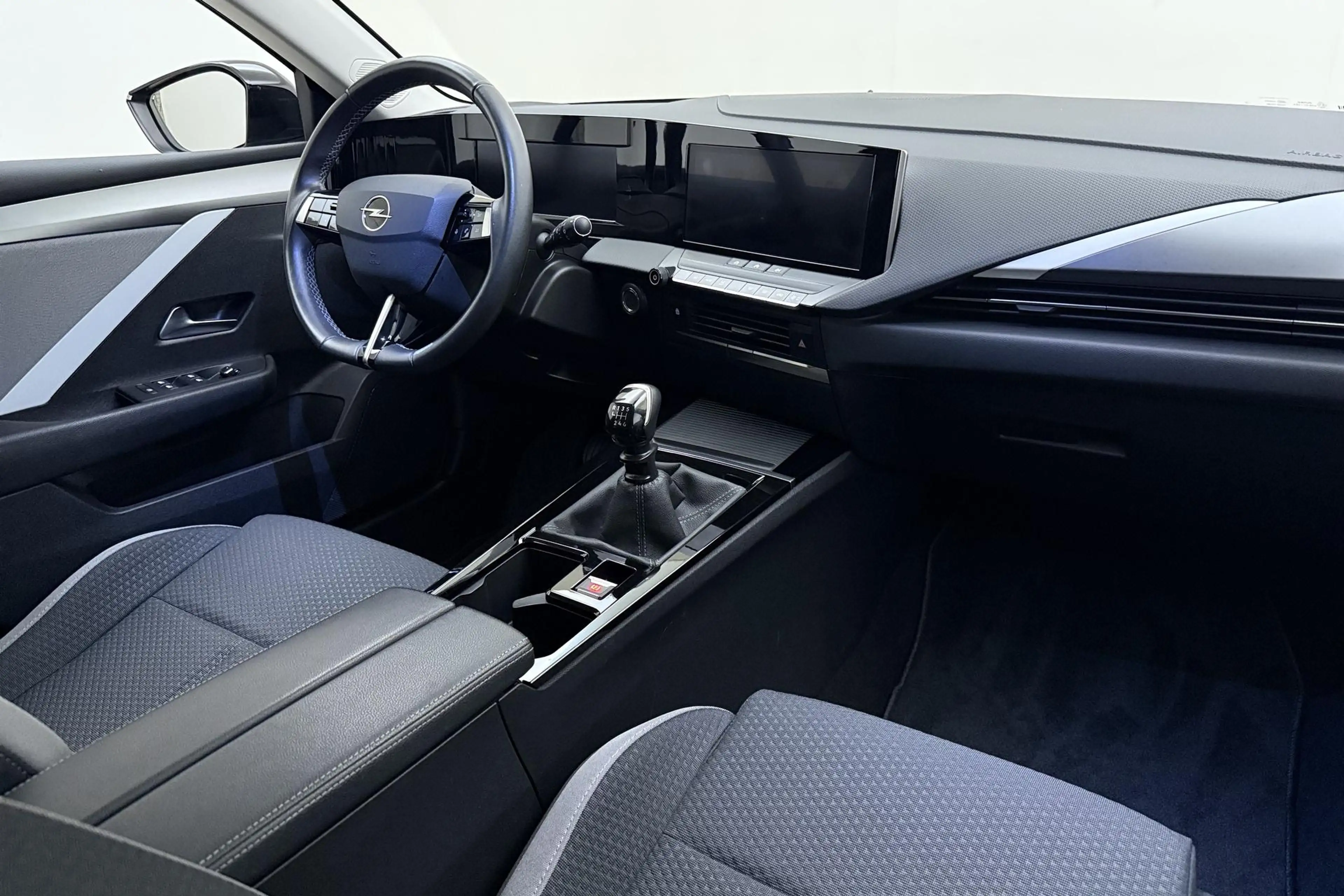 Opel Astra Sports Tourer 1.2 Turbo 110pk Edition | Navigatie — photo 3