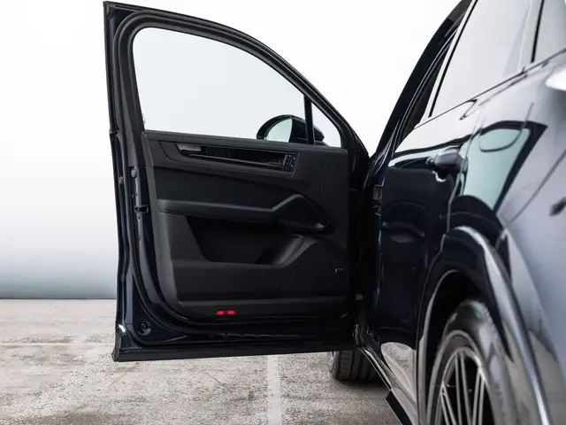 Porsche Cayenne view 15