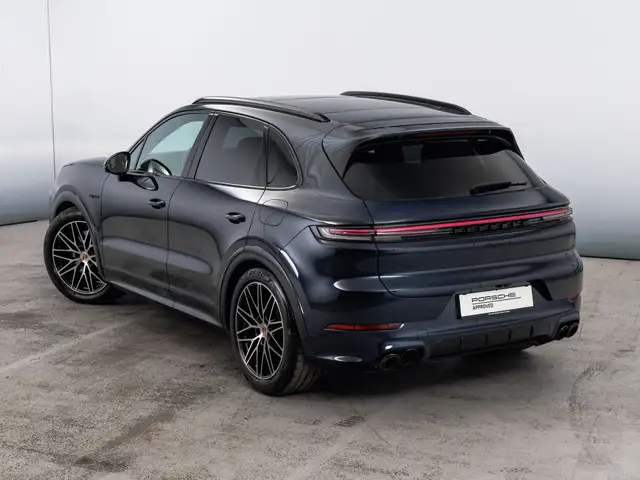 Porsche Cayenne view 8