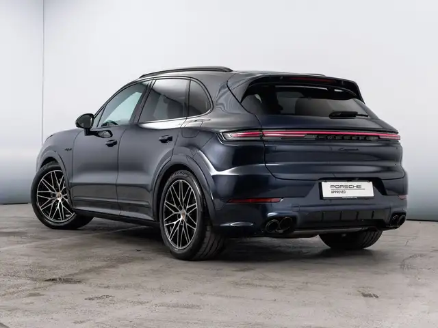 Porsche Cayenne view 3