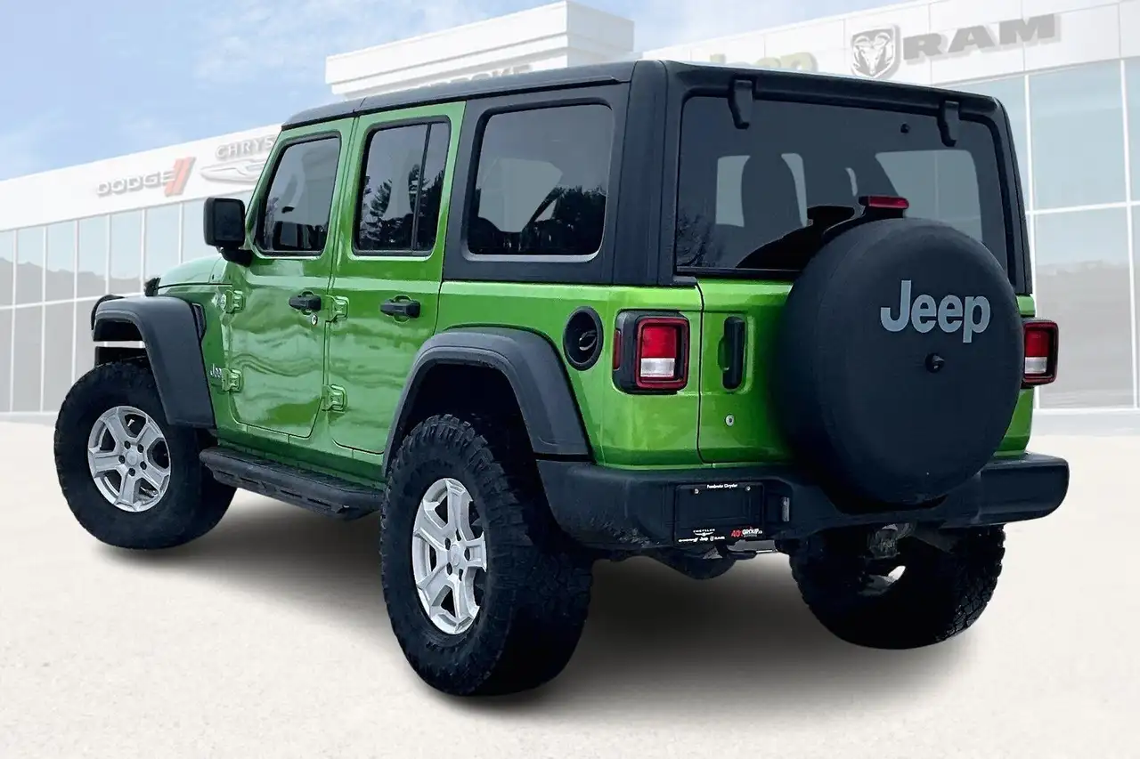Jeep Wrangler снимка Jeep Wrangler