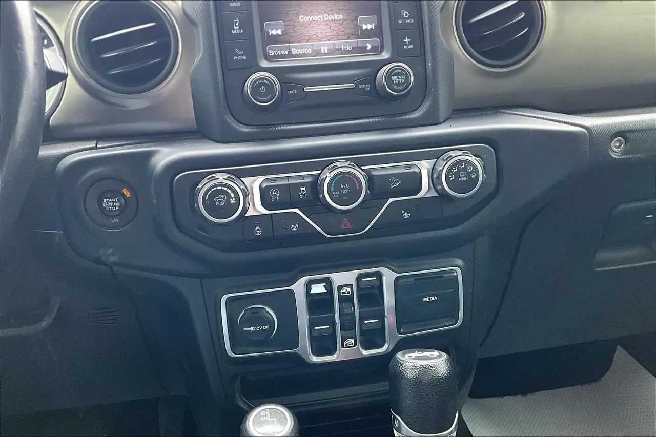 Jeep Wrangler снимка Jeep Wrangler