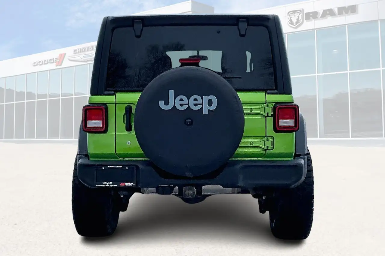 Jeep Wrangler снимка Jeep Wrangler