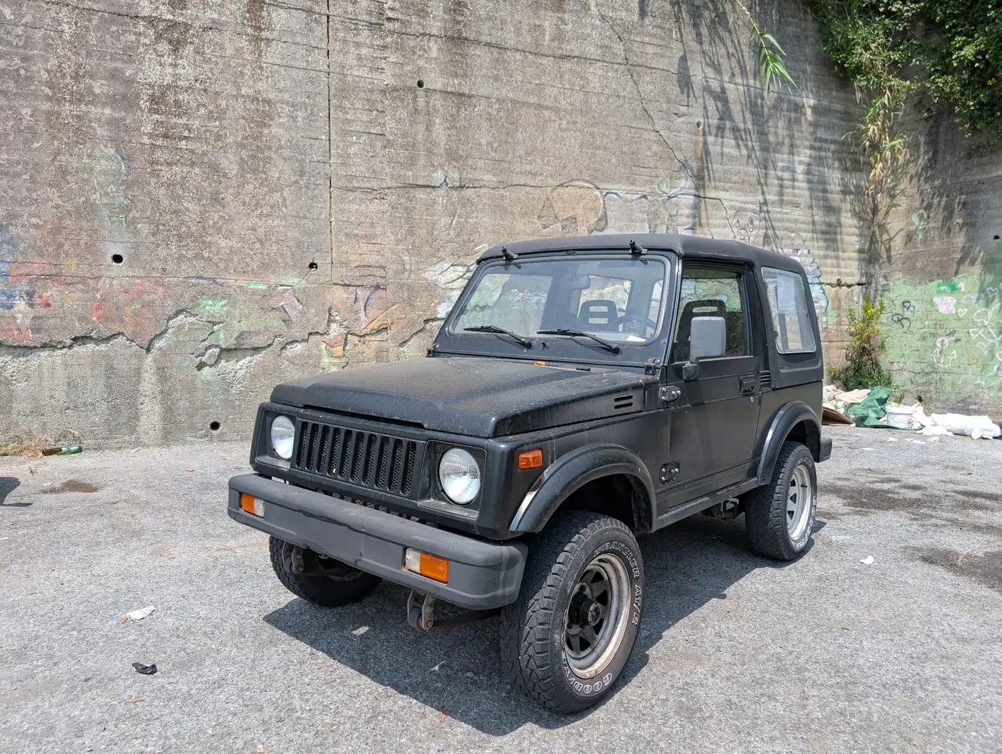 Suzuki Santana Nero - 1