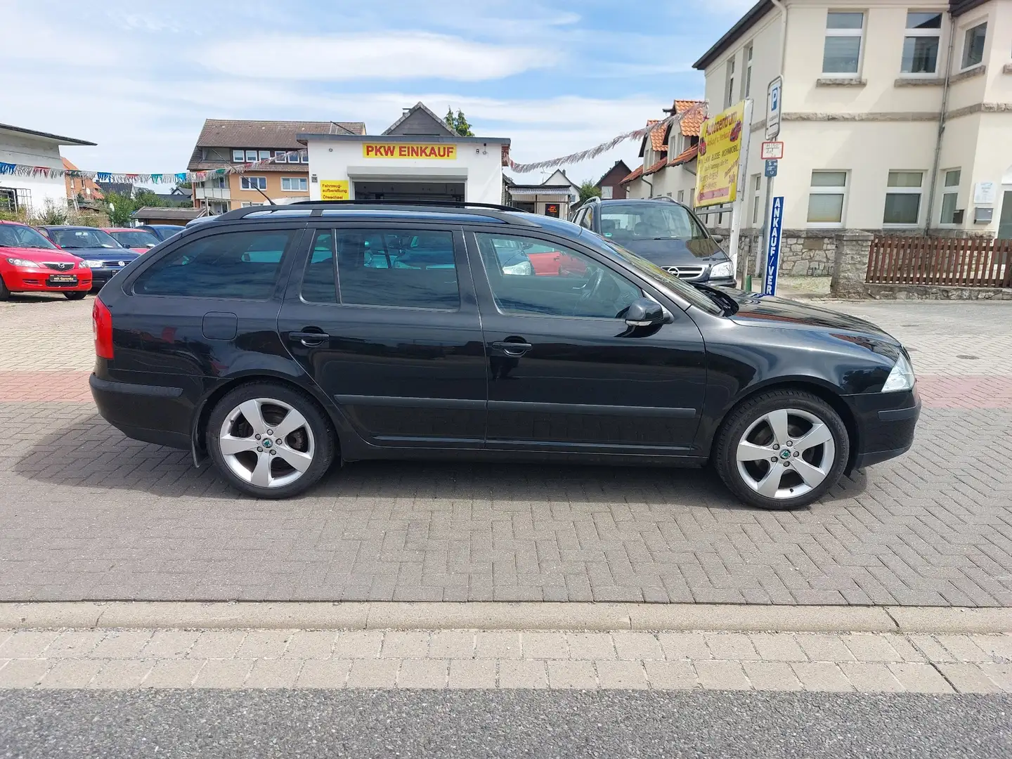Skoda Octavia Combi1.6 TÜV/NEU 12Monate Garantie Auf Wunsch Schwarz - 1