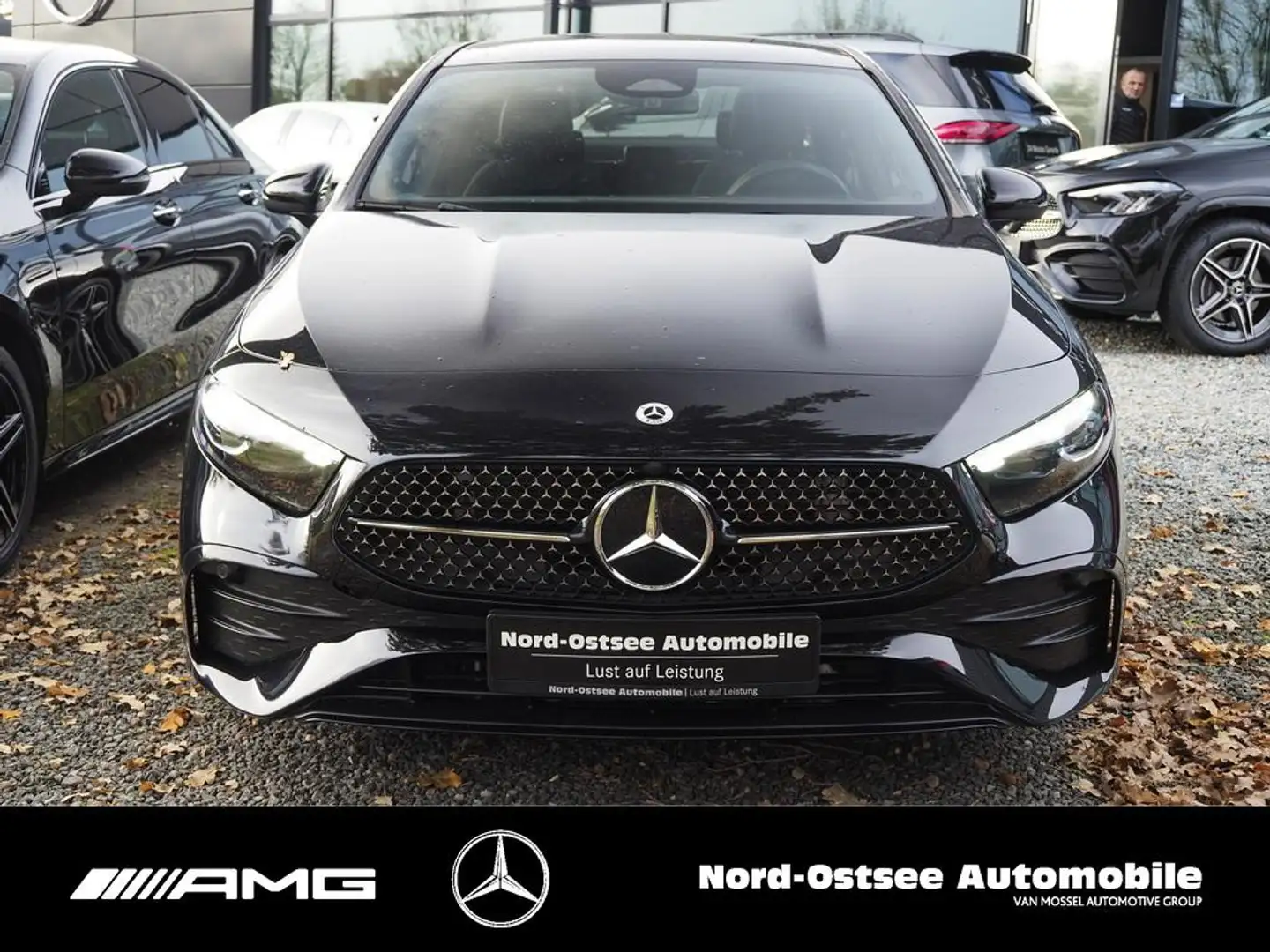 Mercedes-Benz A 200 AMG PANO MULTIBEAM KEYLESS KLIMA - 2