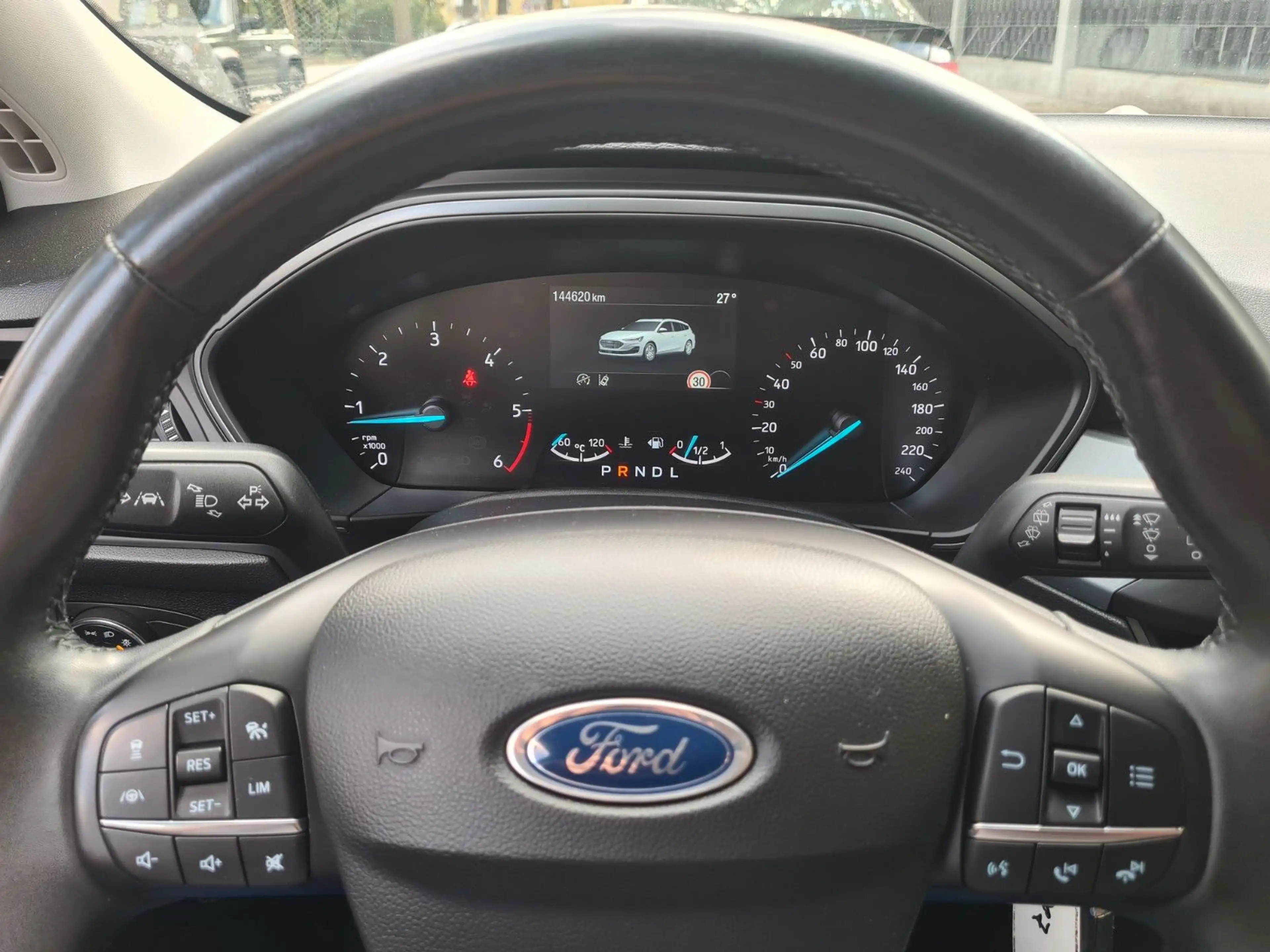 Ford Focus Turnier 1.5 88KW WINTERPAKET/KAMERA V+H — photo 6
